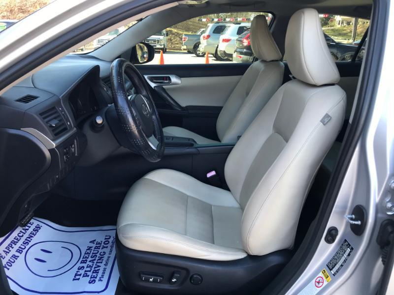 Lexus CT 200h Hybrid 2011