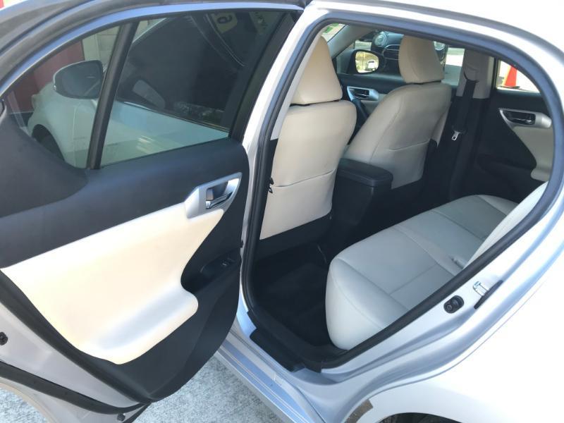 Lexus CT 200h Hybrid 2011