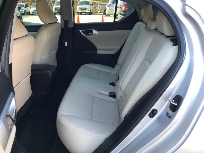 Lexus CT 200h Hybrid 2011