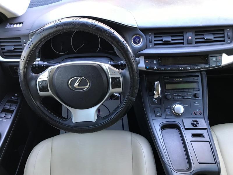 Lexus CT 200h Hybrid 2011