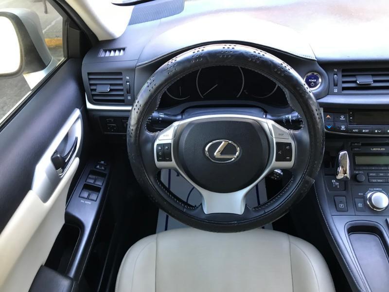 Lexus CT 200h Hybrid 2011