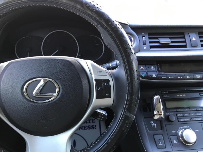 Lexus CT 200h Hybrid 2011