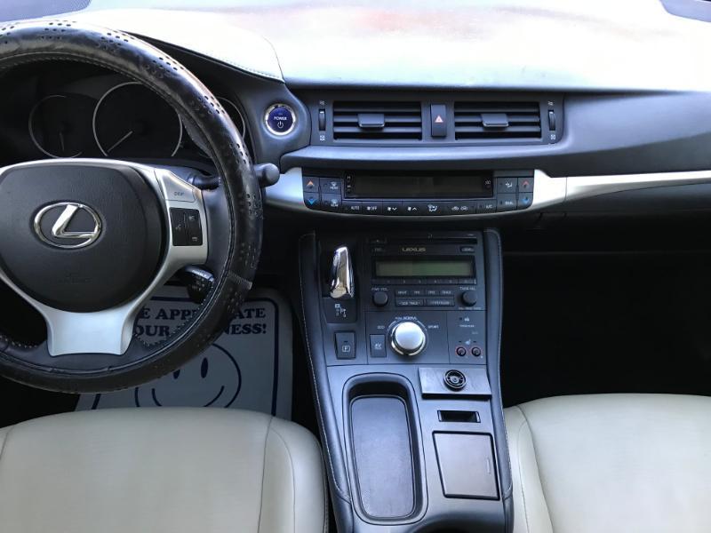 Lexus CT 200h Hybrid 2011