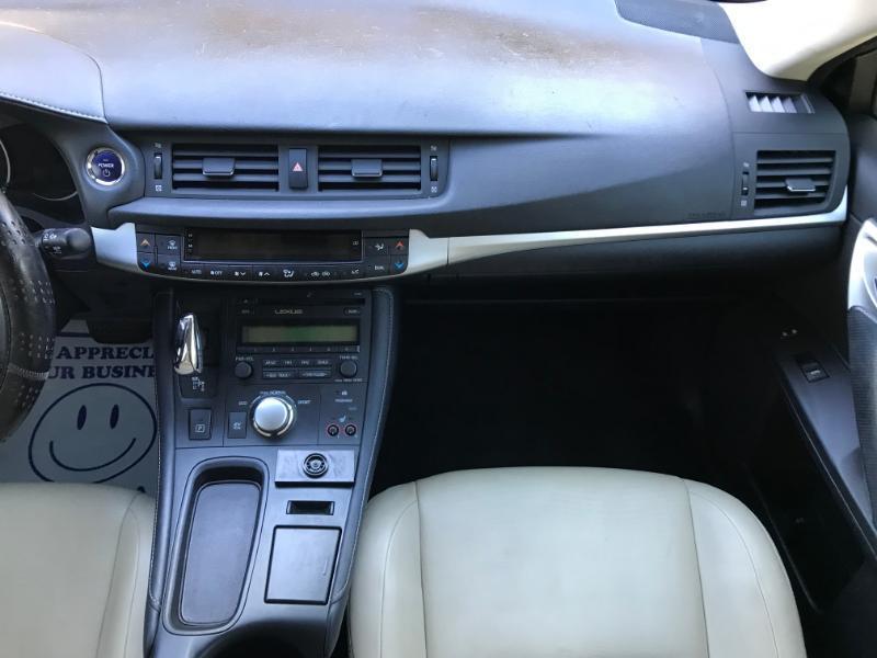 Lexus CT 200h Hybrid 2011