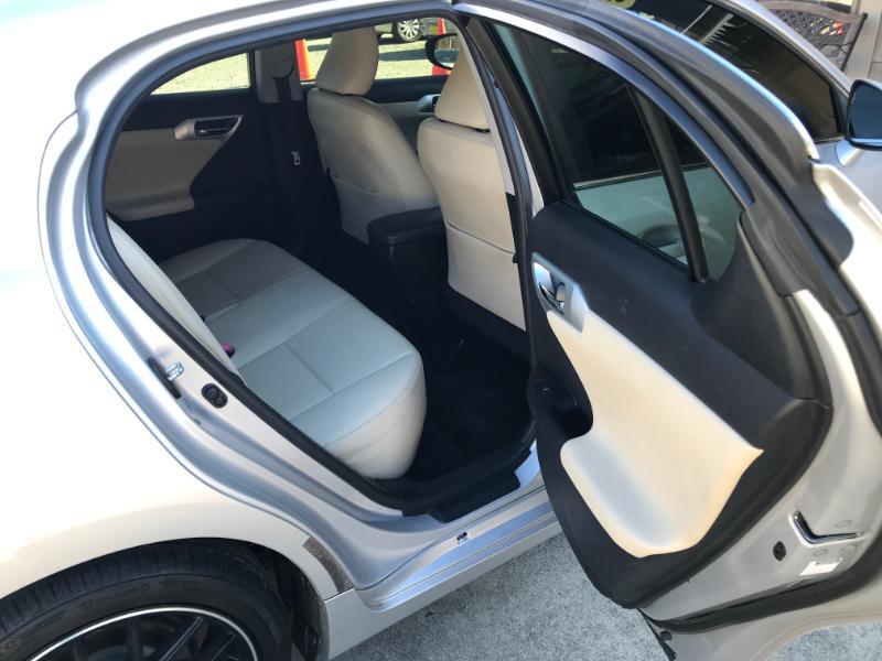 Lexus CT 200h Hybrid 2011