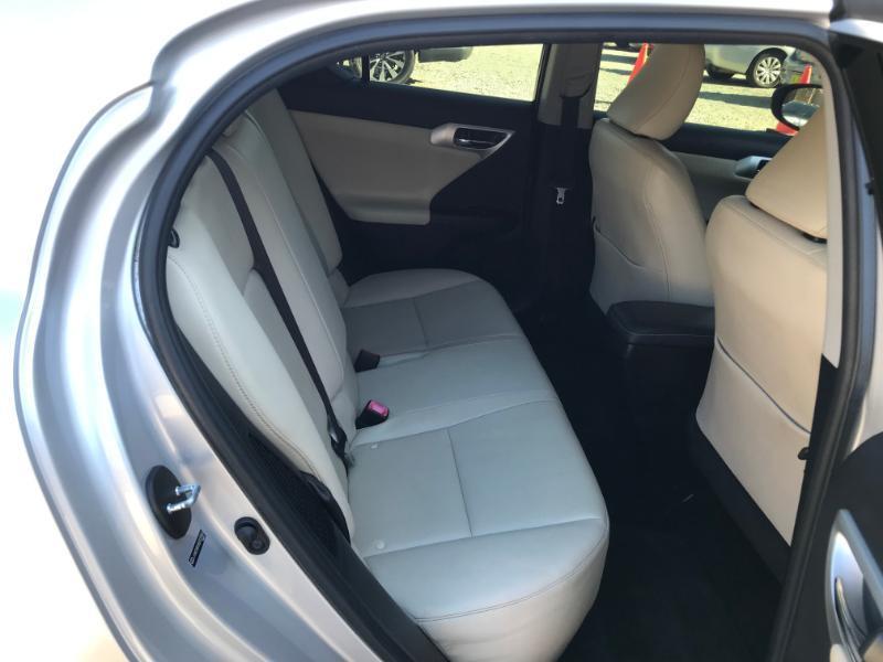 Lexus CT 200h Hybrid 2011