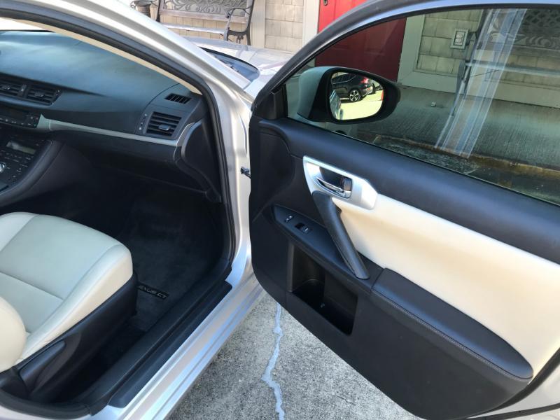 Lexus CT 200h Hybrid 2011