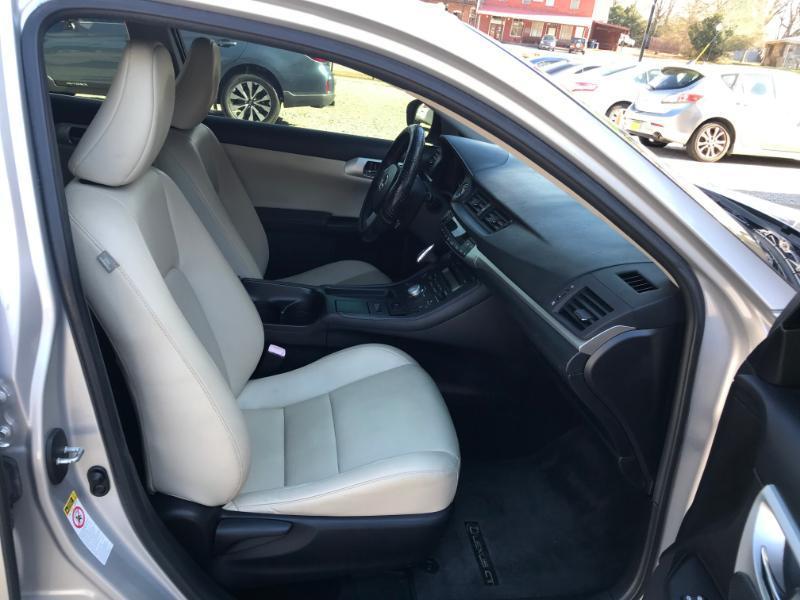 Lexus CT 200h Hybrid 2011