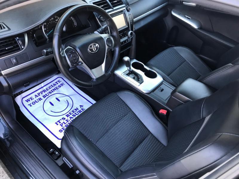 Toyota Camry SE 2012