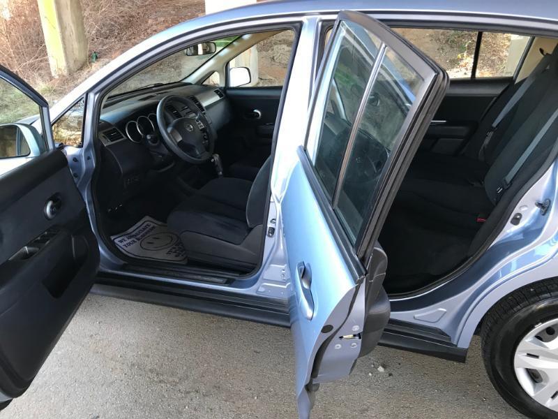 Nissan Versa S 4D Hatchback 2011