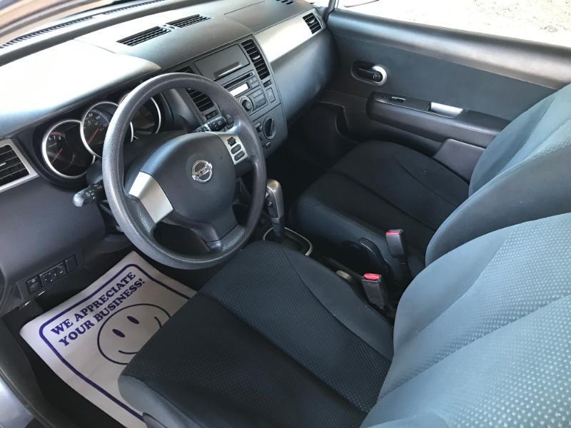 Nissan Versa S 4D Hatchback 2011