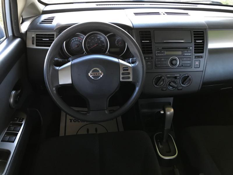 Nissan Versa S 4D Hatchback 2011