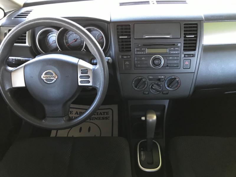 Nissan Versa S 4D Hatchback 2011