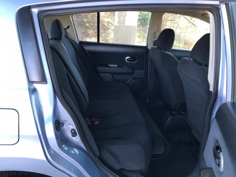 Nissan Versa S 4D Hatchback 2011