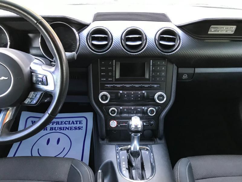 Ford Mustang V6 Coupe 2015