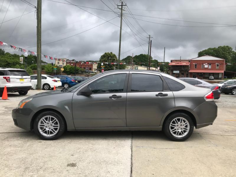 Ford Focus SE Sedan 2011