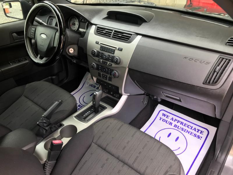 Ford Focus SE Sedan 2011