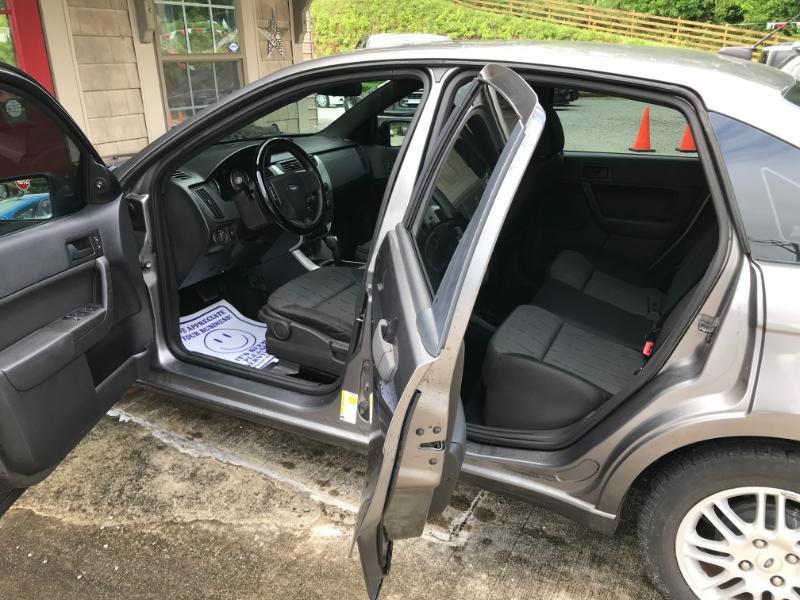 Ford Focus SE Sedan 2011