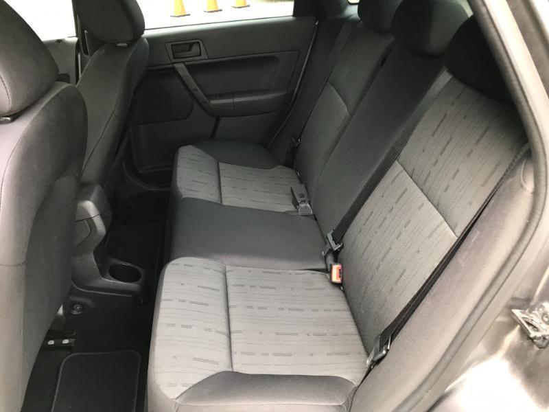 Ford Focus SE Sedan 2011