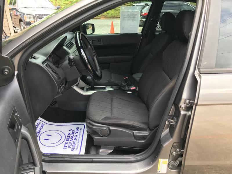 Ford Focus SE Sedan 2011