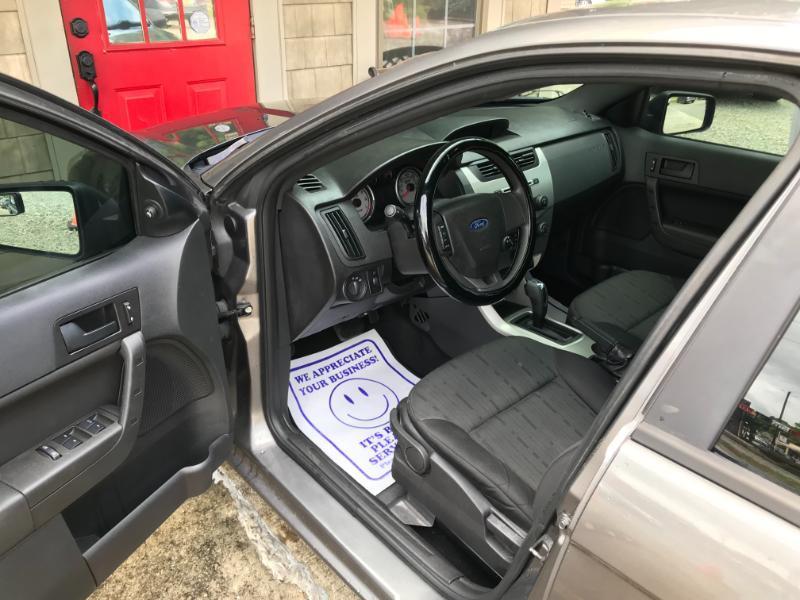Ford Focus SE Sedan 2011