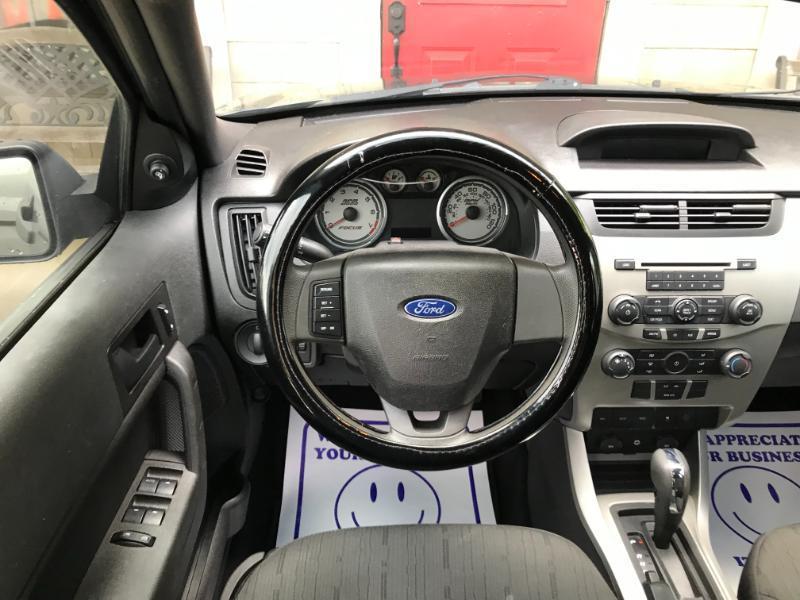 Ford Focus SE Sedan 2011