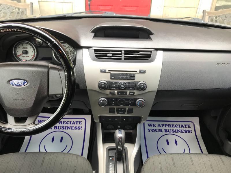 Ford Focus SE Sedan 2011