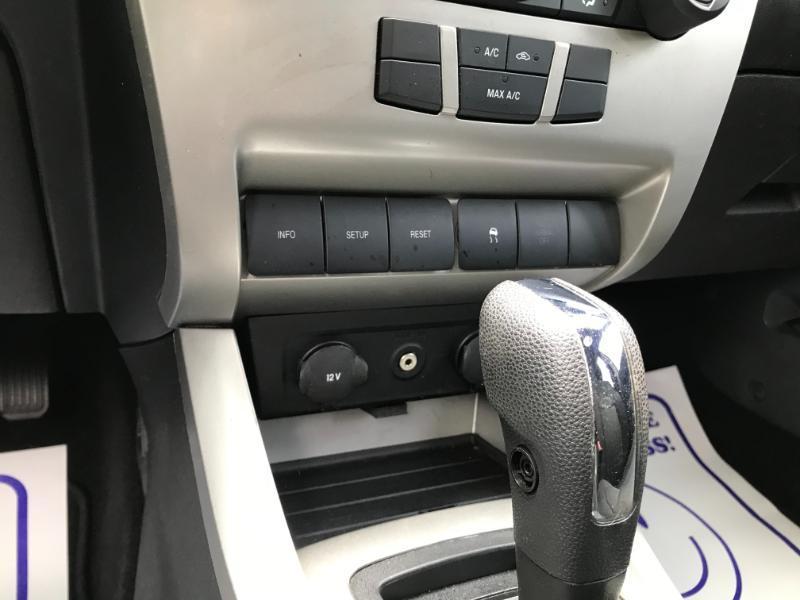 Ford Focus SE Sedan 2011