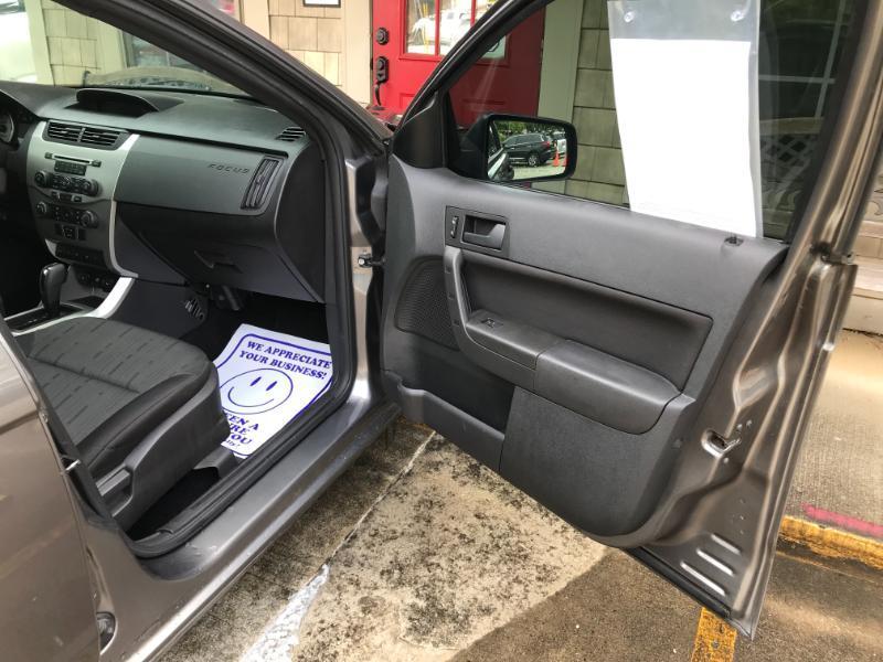 Ford Focus SE Sedan 2011