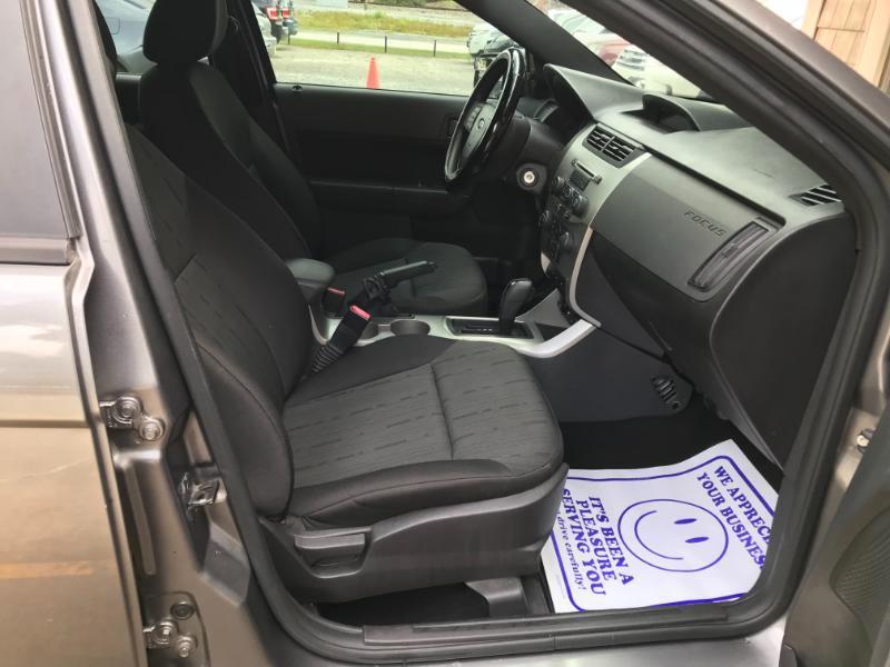 Ford Focus SE Sedan 2011