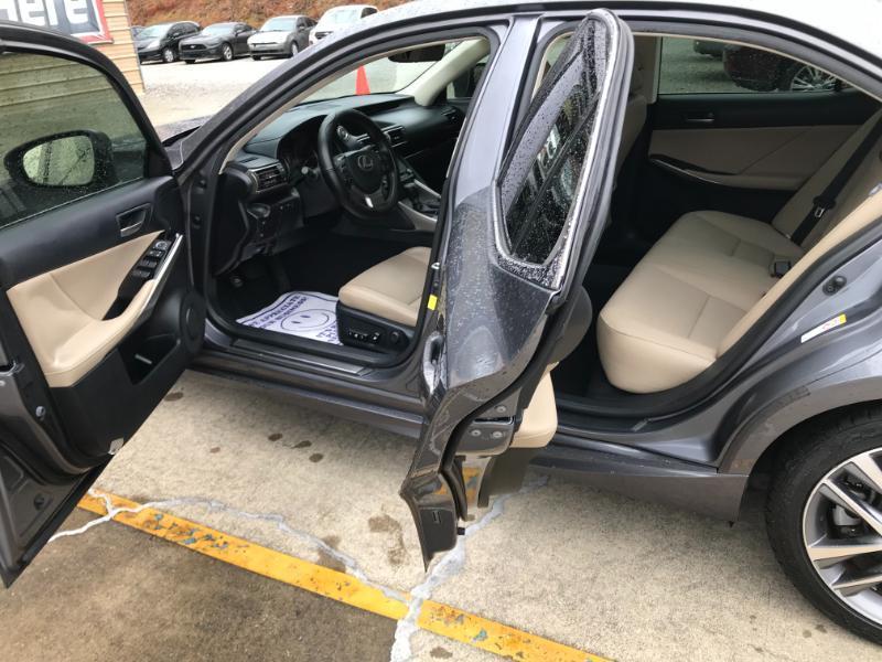 Lexus IS 300 RWD 2018