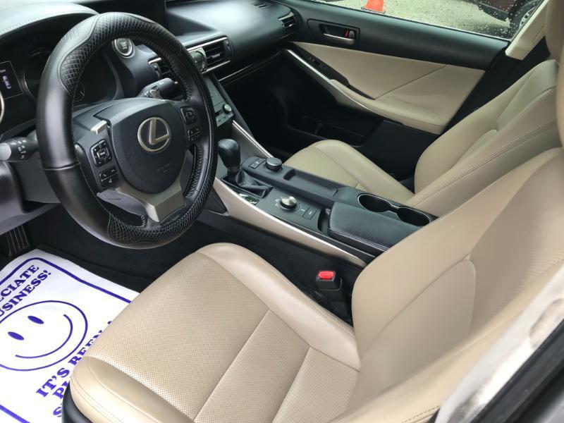 Lexus IS 300 RWD 2018