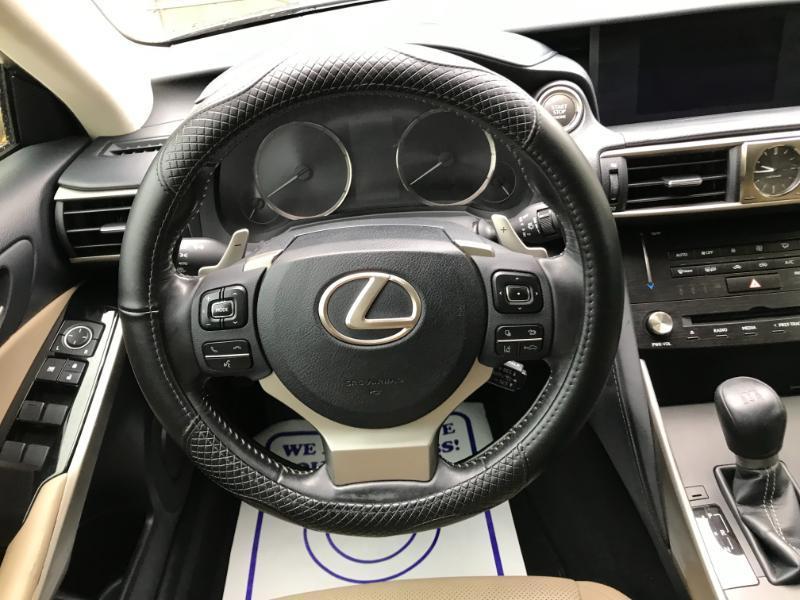 Lexus IS 300 RWD 2018