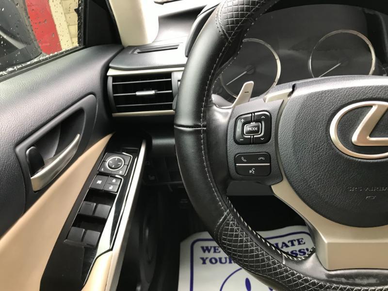 Lexus IS 300 RWD 2018