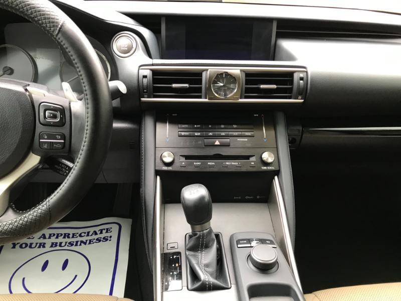 Lexus IS 300 RWD 2018