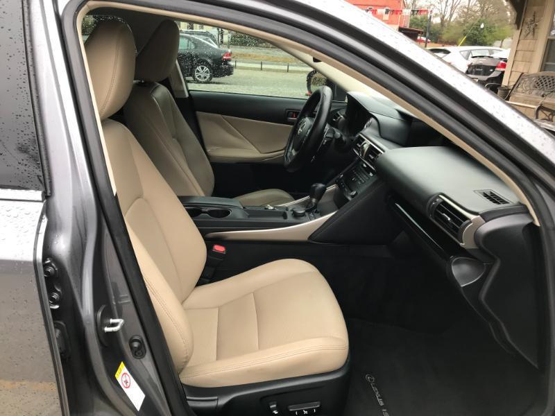 Lexus IS 300 RWD 2018