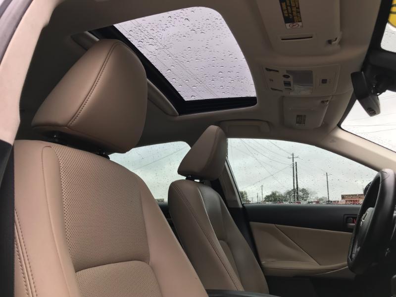 Lexus IS 300 RWD 2018