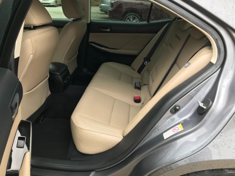 Lexus IS 300 RWD 2018