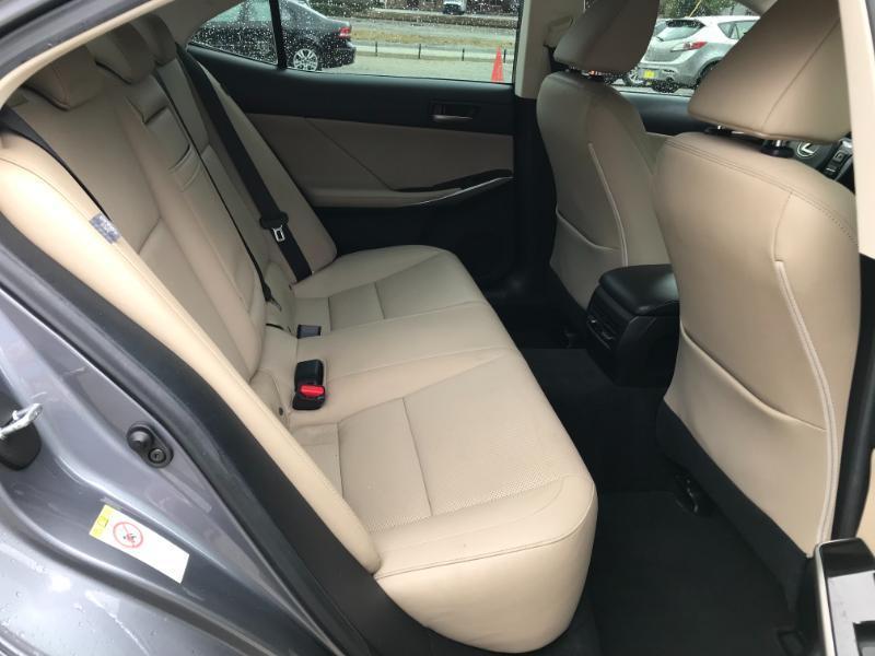 Lexus IS 300 RWD 2018