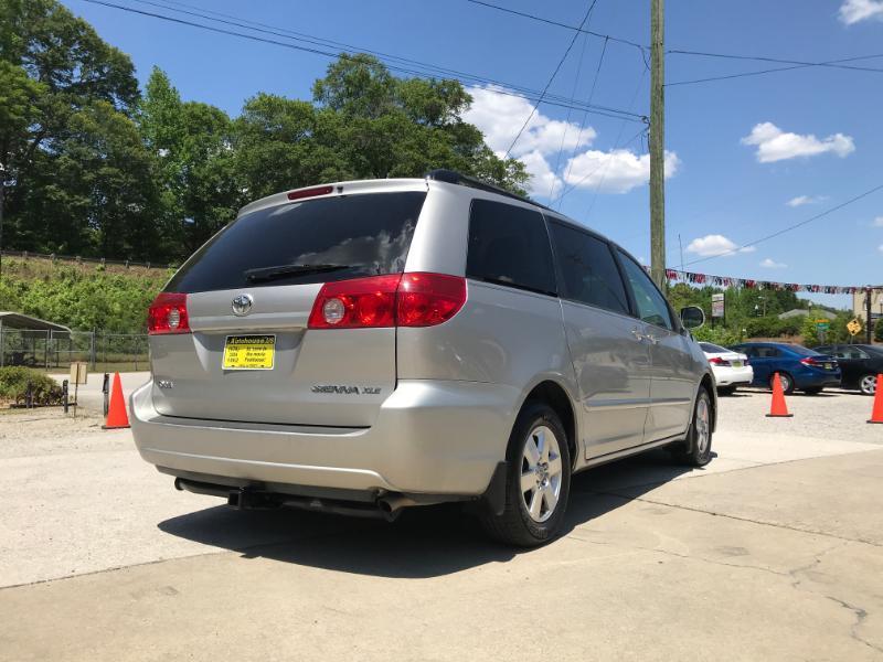 Toyota Sienna XLE 2009