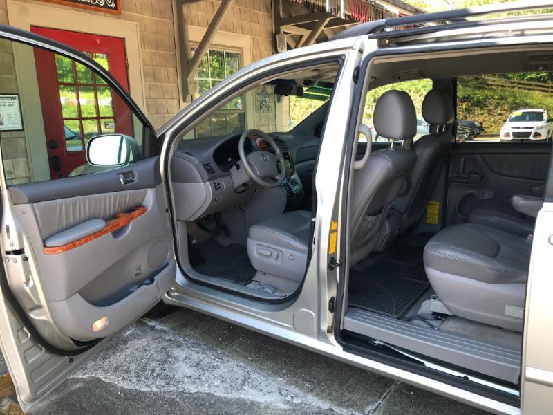 Toyota Sienna XLE 2009