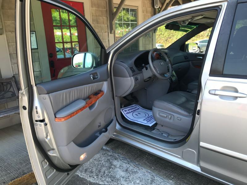 Toyota Sienna XLE 2009