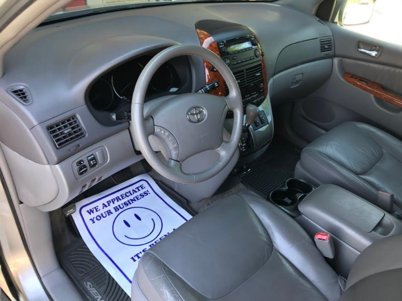 Toyota Sienna XLE 2009