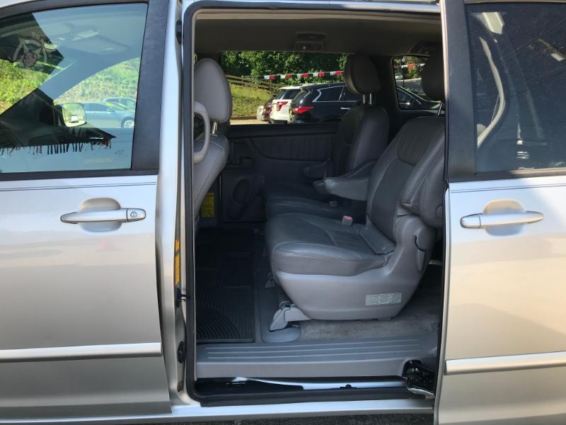Toyota Sienna XLE 2009