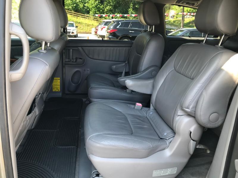 Toyota Sienna XLE 2009