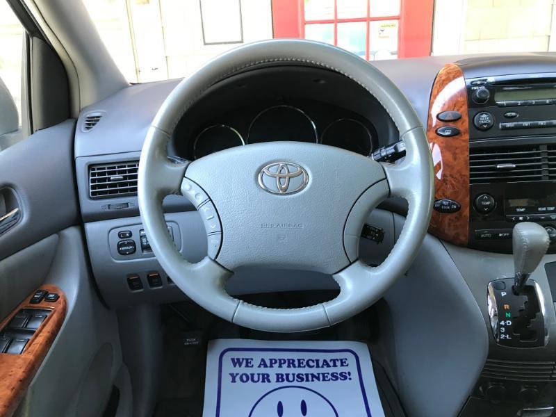 Toyota Sienna XLE 2009