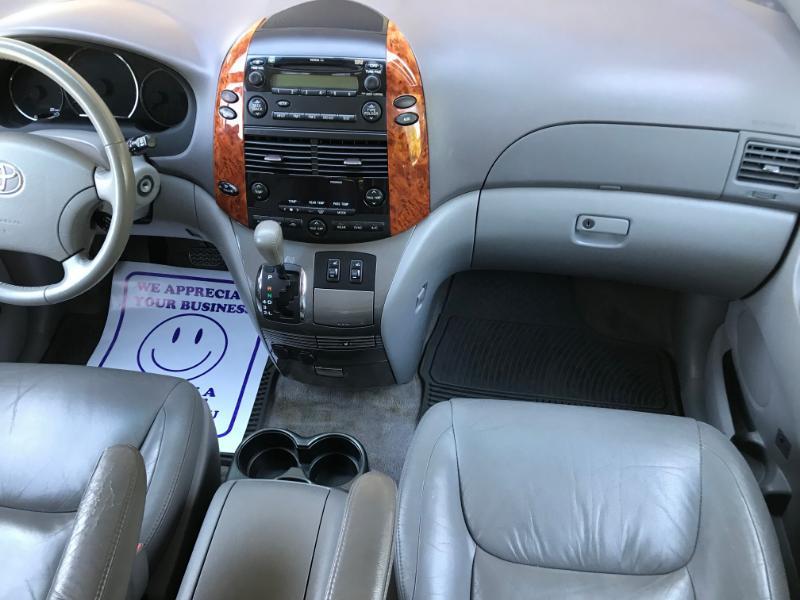 Toyota Sienna XLE 2009