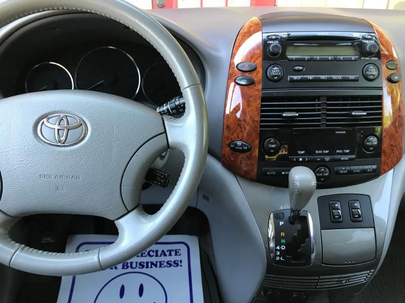 Toyota Sienna XLE 2009