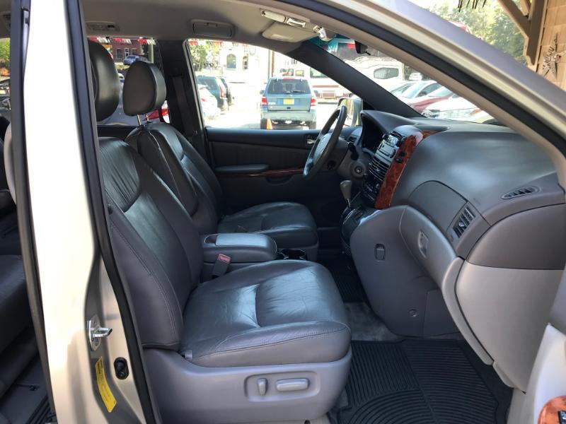 Toyota Sienna XLE 2009