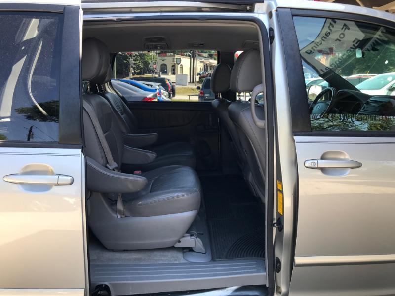 Toyota Sienna XLE 2009
